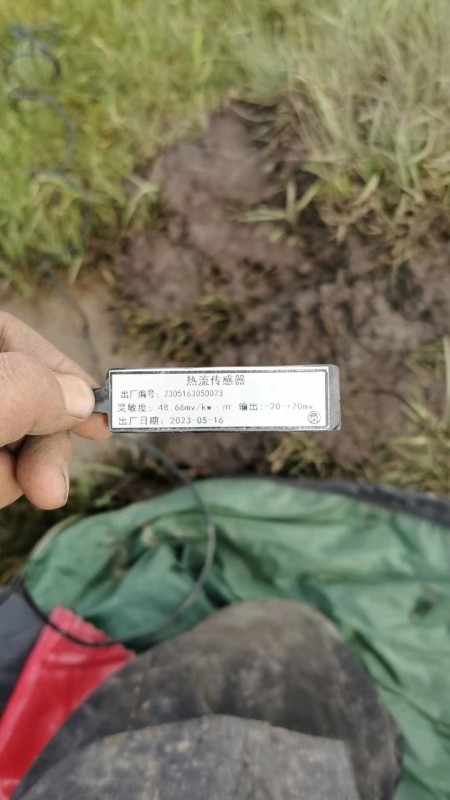 土壤热通量监测系统安装验收完成！